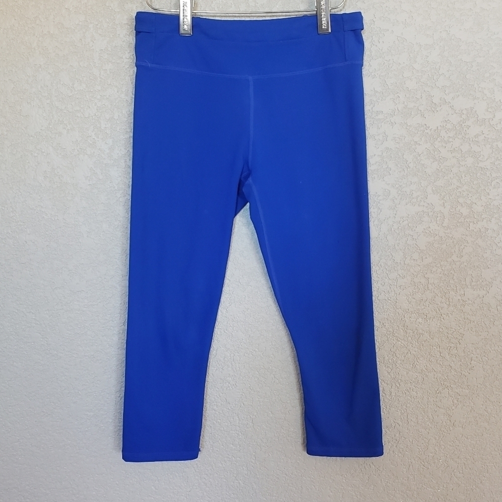 Fabletics blue capri leggings